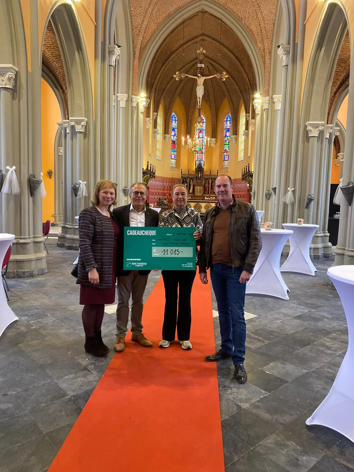 Patrick en Dymfna steunen goed doel na hun trouw in de kerk van Maldegem